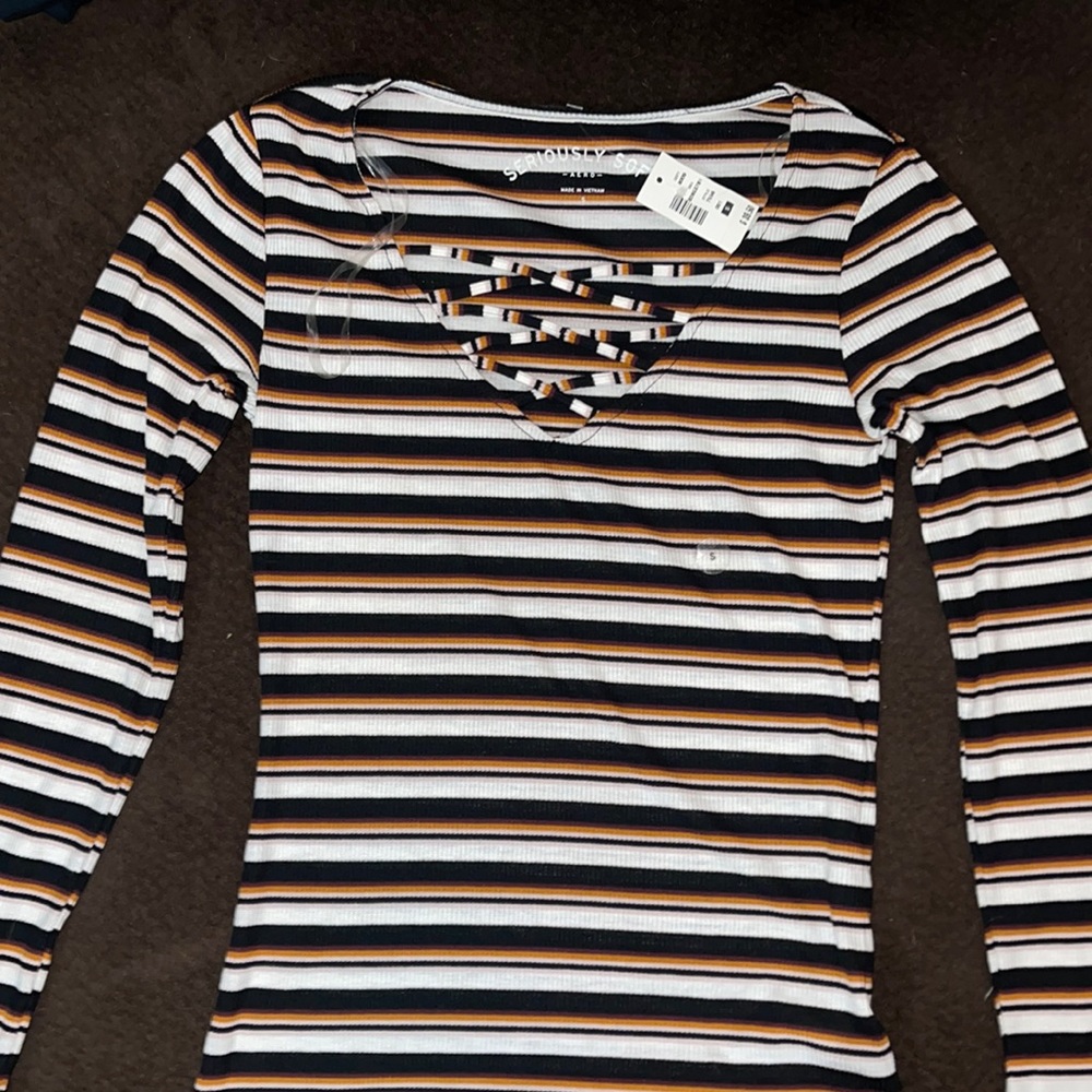 Aéropostale long sleeve shirt, thin and not to hot.